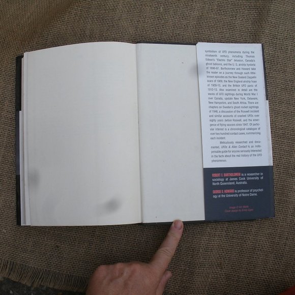 UFOs & Alien Contact: Two Centuries of Mystery book - Picture 12 of 16